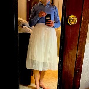 White, tulle skirt with elastic waist